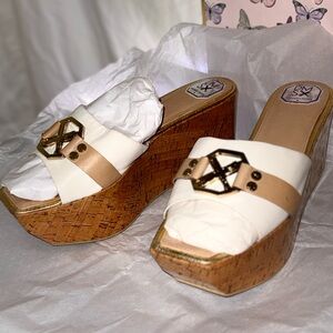 Donald J Pilner Stylish White and Tan Women's Shoes
